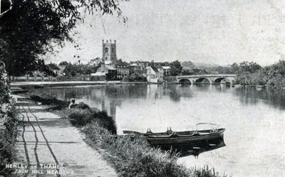 A view of   Henley Bridge   and   Saint Mary's Church  .