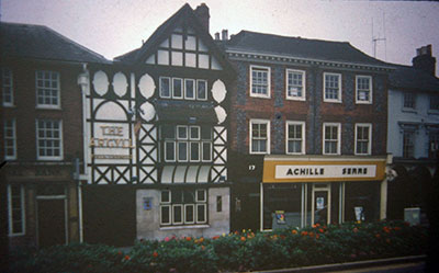 A view taken in the 1960s of the Argyll public house,   Market Place  .    Photo kindly provided by Roy Sadler.  