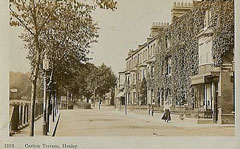 Old postcard of Reading Road, Henley.