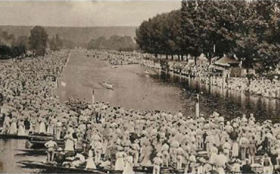 This old picture shows the   River Thames   during the Royal Regatta.