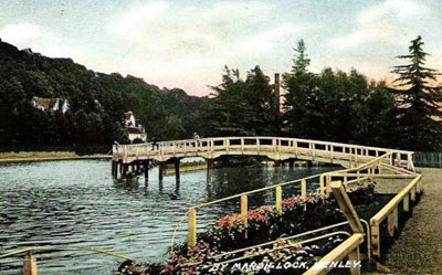 The footbridge by Marsh Lock at the end of   Mill Lane   alongside the   River Thames  .