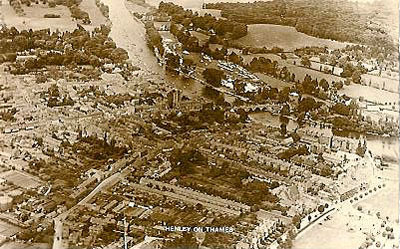 An aerial photo of Henley showing the regatta course.