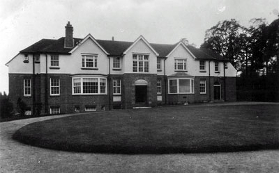 The War Memorial Hospital used to be located towards the Harpsden end of Henley. It is now part of a private housing estate.