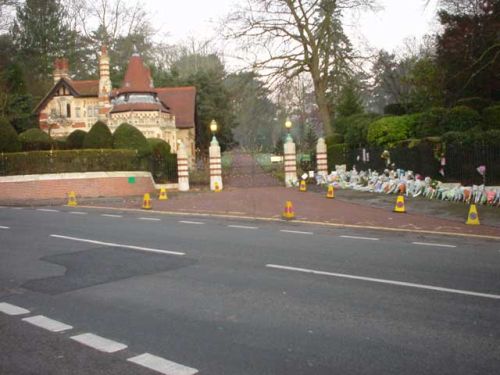 Friar Park 08/12/2001 at 08:47