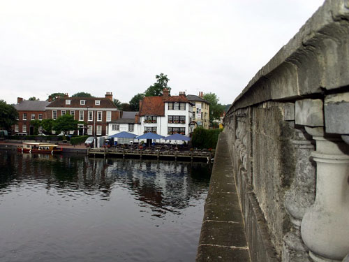 Henley Bridge 31/07/2005 at 09:12