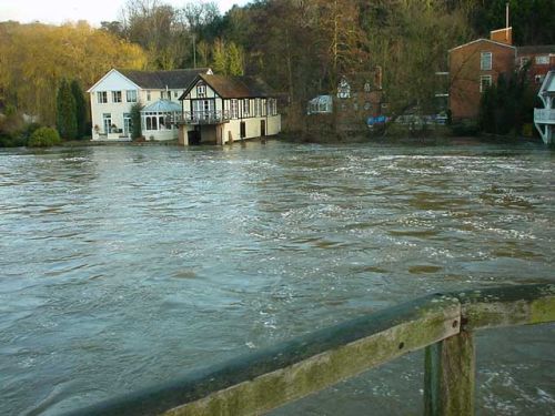 River Thames 12/02/2000 at 09:42